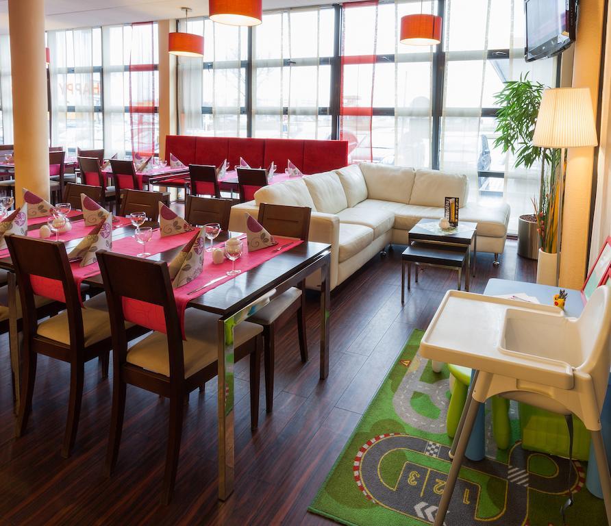 ซิสเท็ม โฮเต็ล คราคูฟ Hotel ภายนอก รูปภาพ