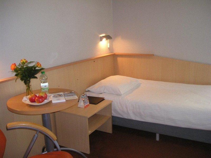 ซิสเท็ม โฮเต็ล คราคูฟ Hotel ภายนอก รูปภาพ