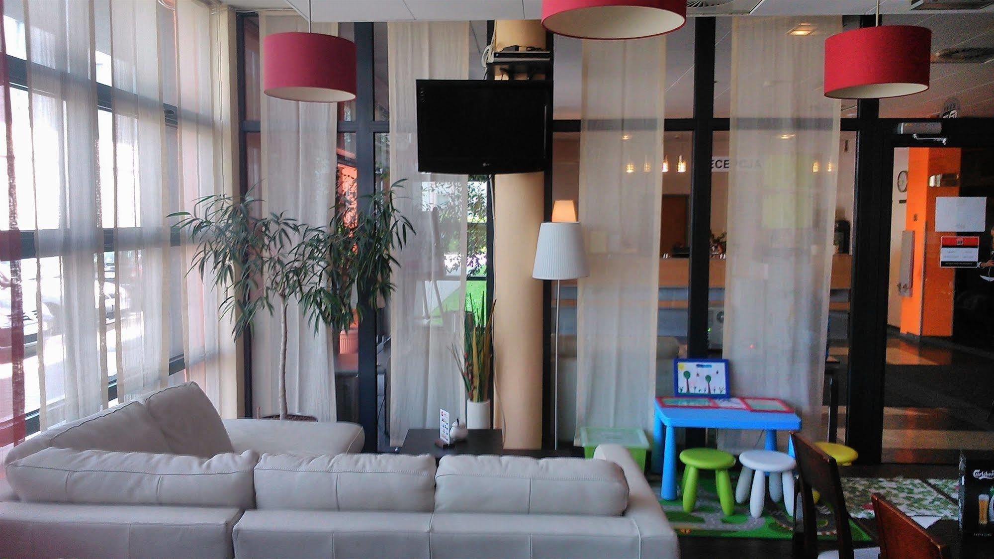ซิสเท็ม โฮเต็ล คราคูฟ Hotel ภายนอก รูปภาพ